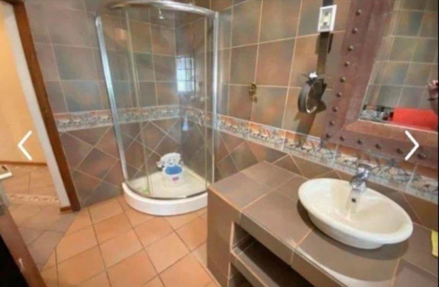5 Bedroom Property for Sale in Oberholzer Gauteng