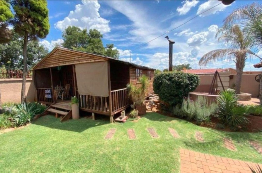 5 Bedroom Property for Sale in Oberholzer Gauteng