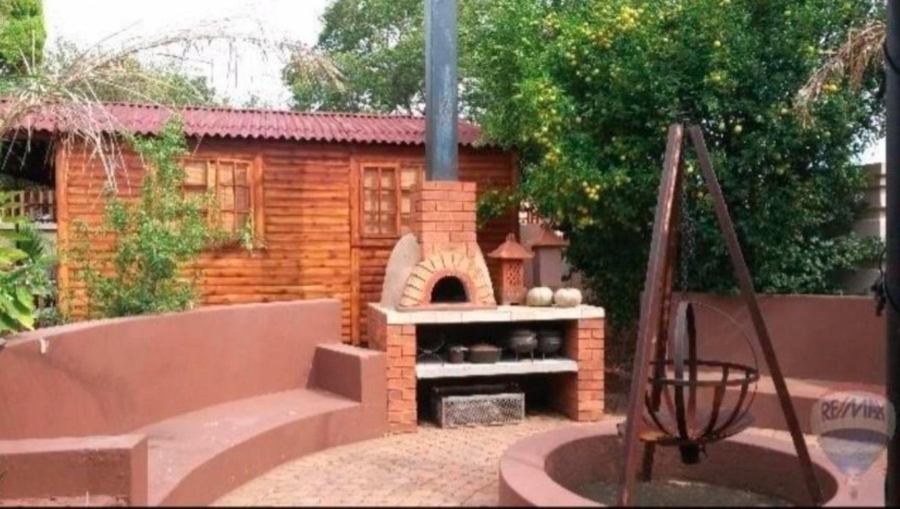 5 Bedroom Property for Sale in Oberholzer Gauteng