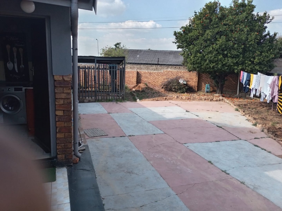 3 Bedroom Property for Sale in Soshanguve DD Gauteng