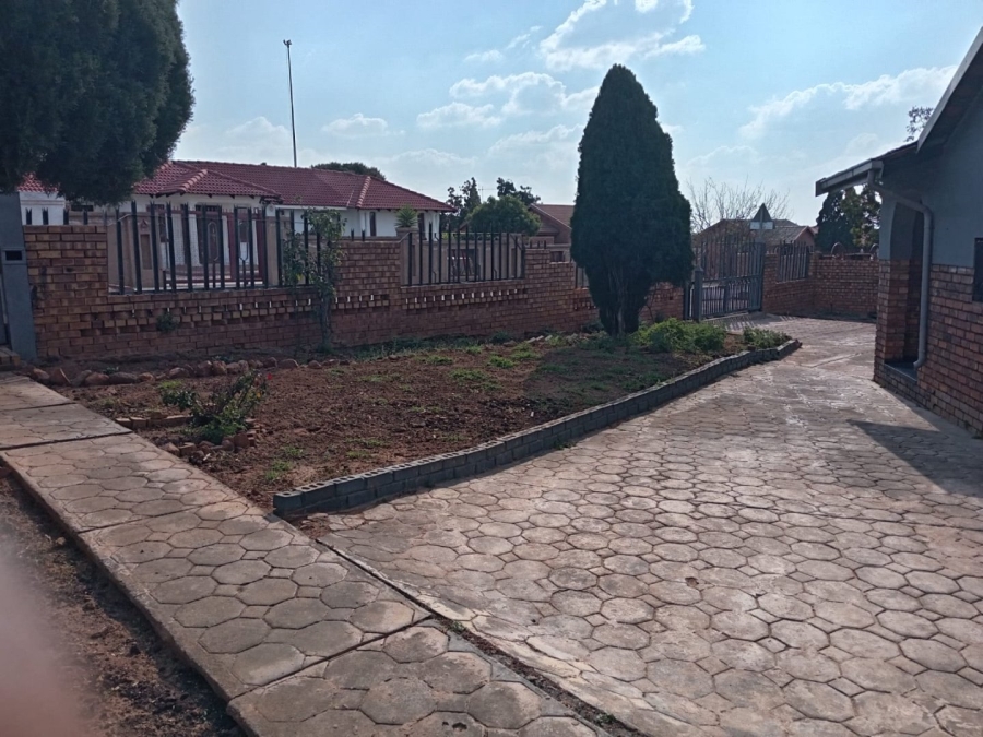 3 Bedroom Property for Sale in Soshanguve DD Gauteng