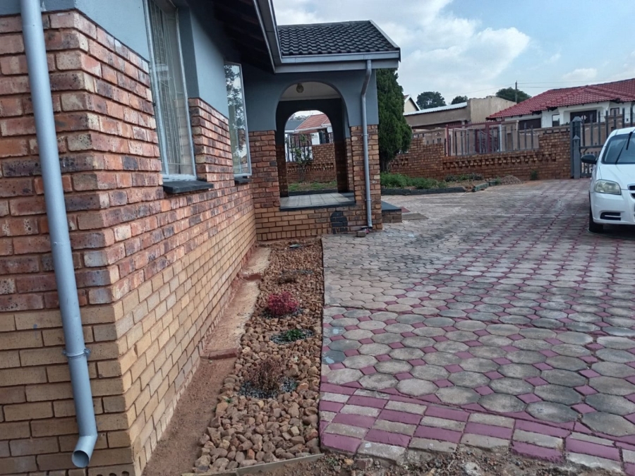 3 Bedroom Property for Sale in Soshanguve DD Gauteng