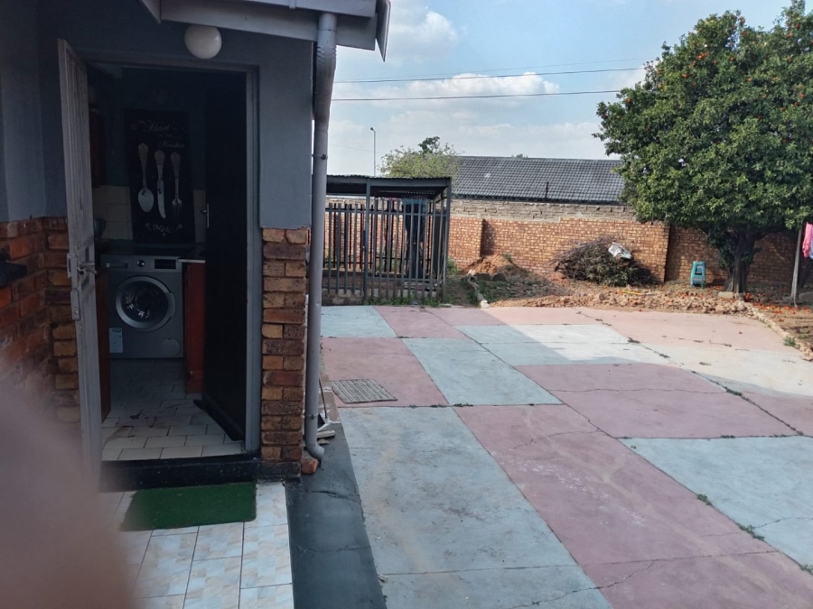 3 Bedroom Property for Sale in Soshanguve DD Gauteng