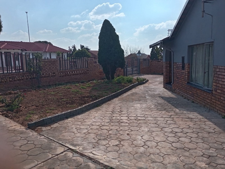 3 Bedroom Property for Sale in Soshanguve DD Gauteng