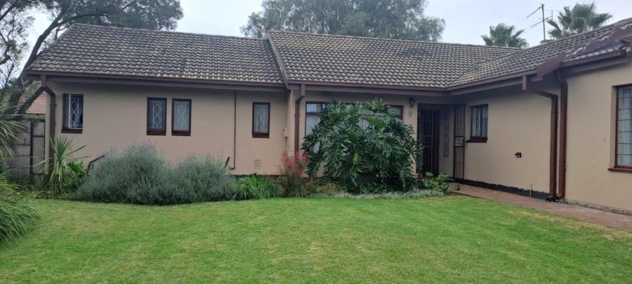 3 Bedroom Property for Sale in Flora Gardens Gauteng