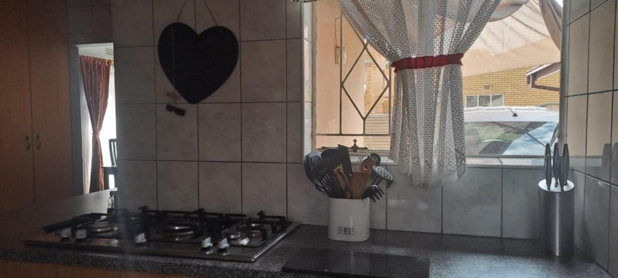 3 Bedroom Property for Sale in Flora Gardens Gauteng