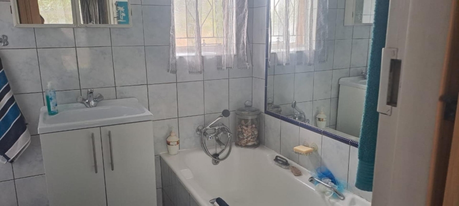 3 Bedroom Property for Sale in Flora Gardens Gauteng