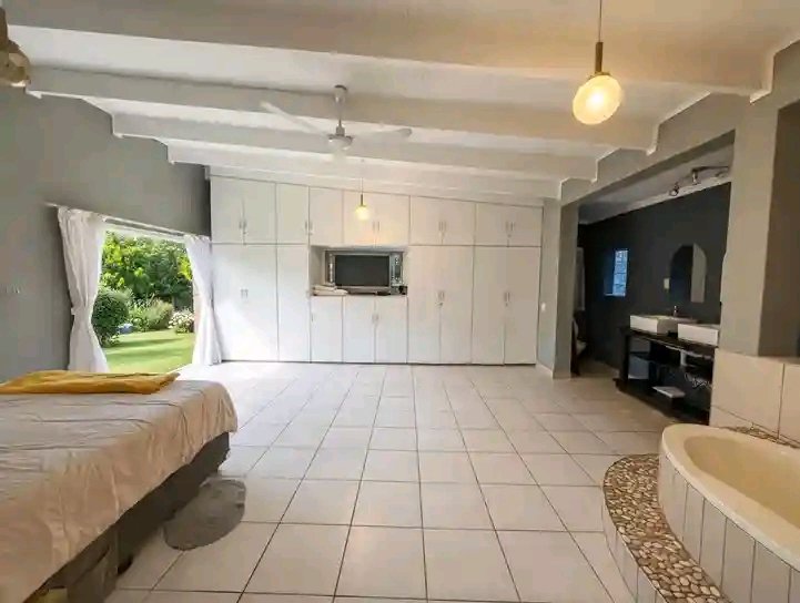 5 Bedroom Property for Sale in Moreleta Park Gauteng