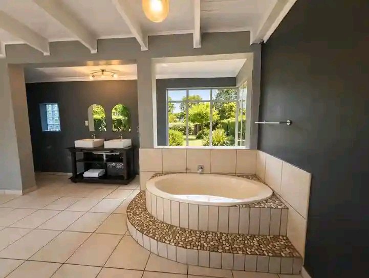 5 Bedroom Property for Sale in Moreleta Park Gauteng
