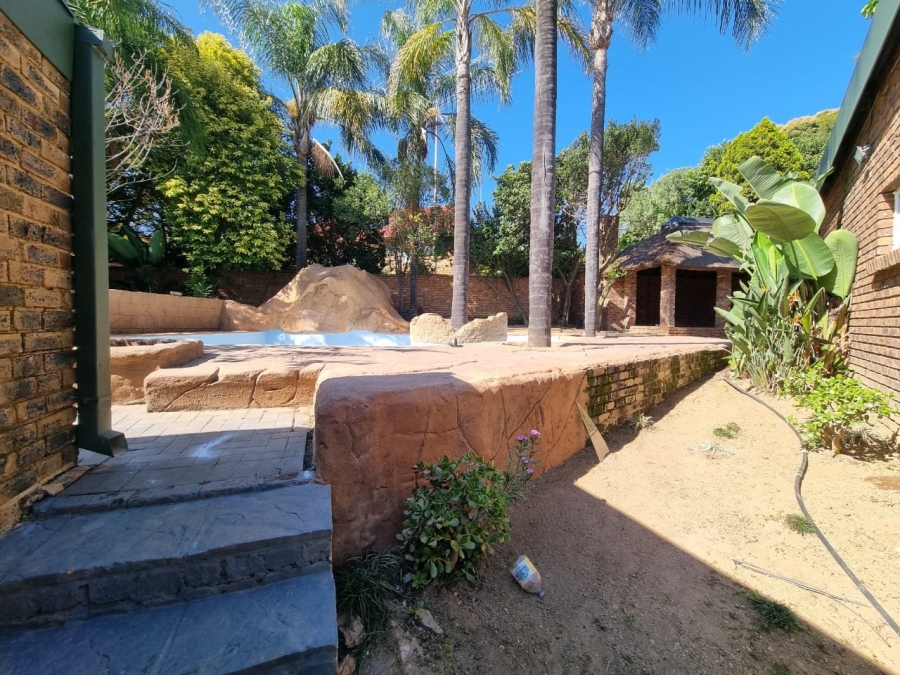 5 Bedroom Property for Sale in Moreleta Park Gauteng