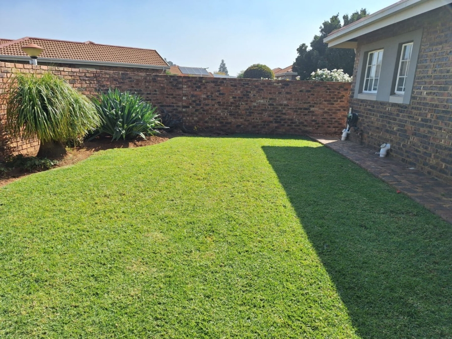 2 Bedroom Property for Sale in Three Rivers East Gauteng