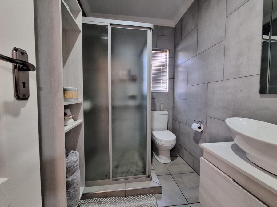 2 Bedroom Property for Sale in Three Rivers East Gauteng