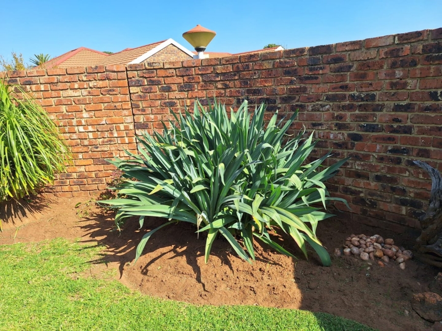 2 Bedroom Property for Sale in Three Rivers East Gauteng