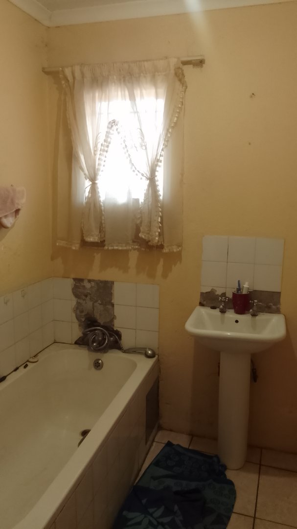 3 Bedroom Property for Sale in Lindo Park Gauteng