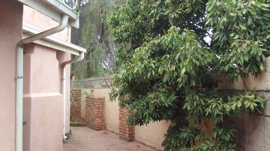 3 Bedroom Property for Sale in Lindo Park Gauteng