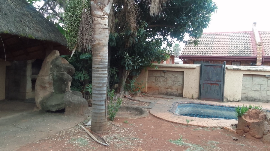 3 Bedroom Property for Sale in Lindo Park Gauteng