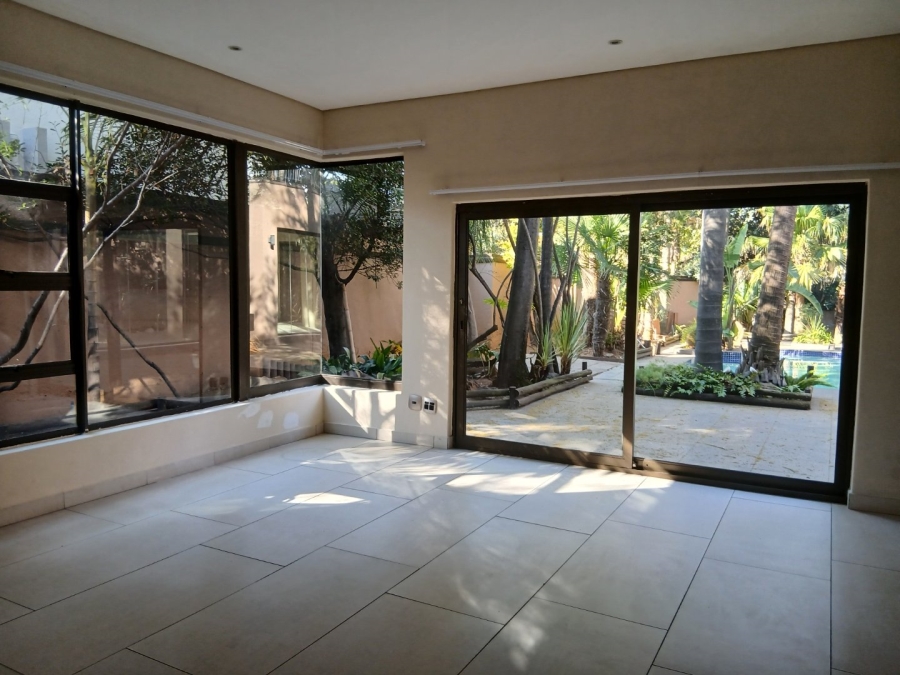 6 Bedroom Property for Sale in Atholl Gauteng