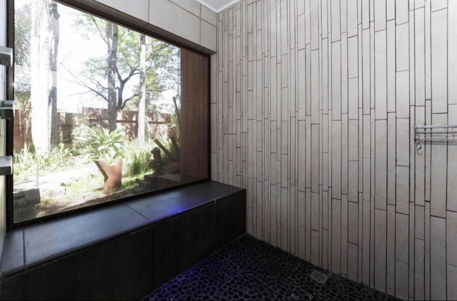 6 Bedroom Property for Sale in Atholl Gauteng