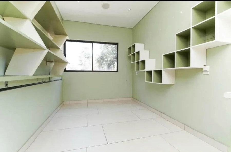 6 Bedroom Property for Sale in Atholl Gauteng