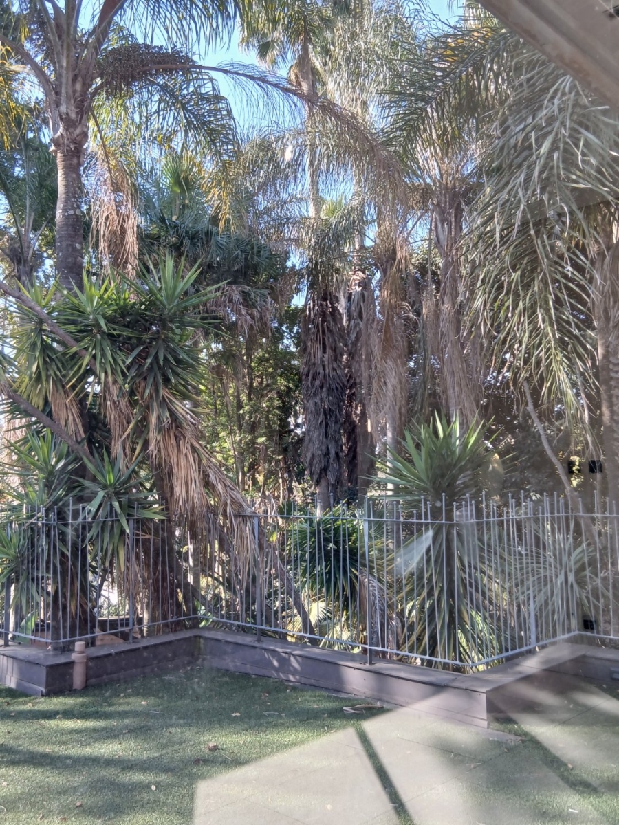 6 Bedroom Property for Sale in Atholl Gauteng