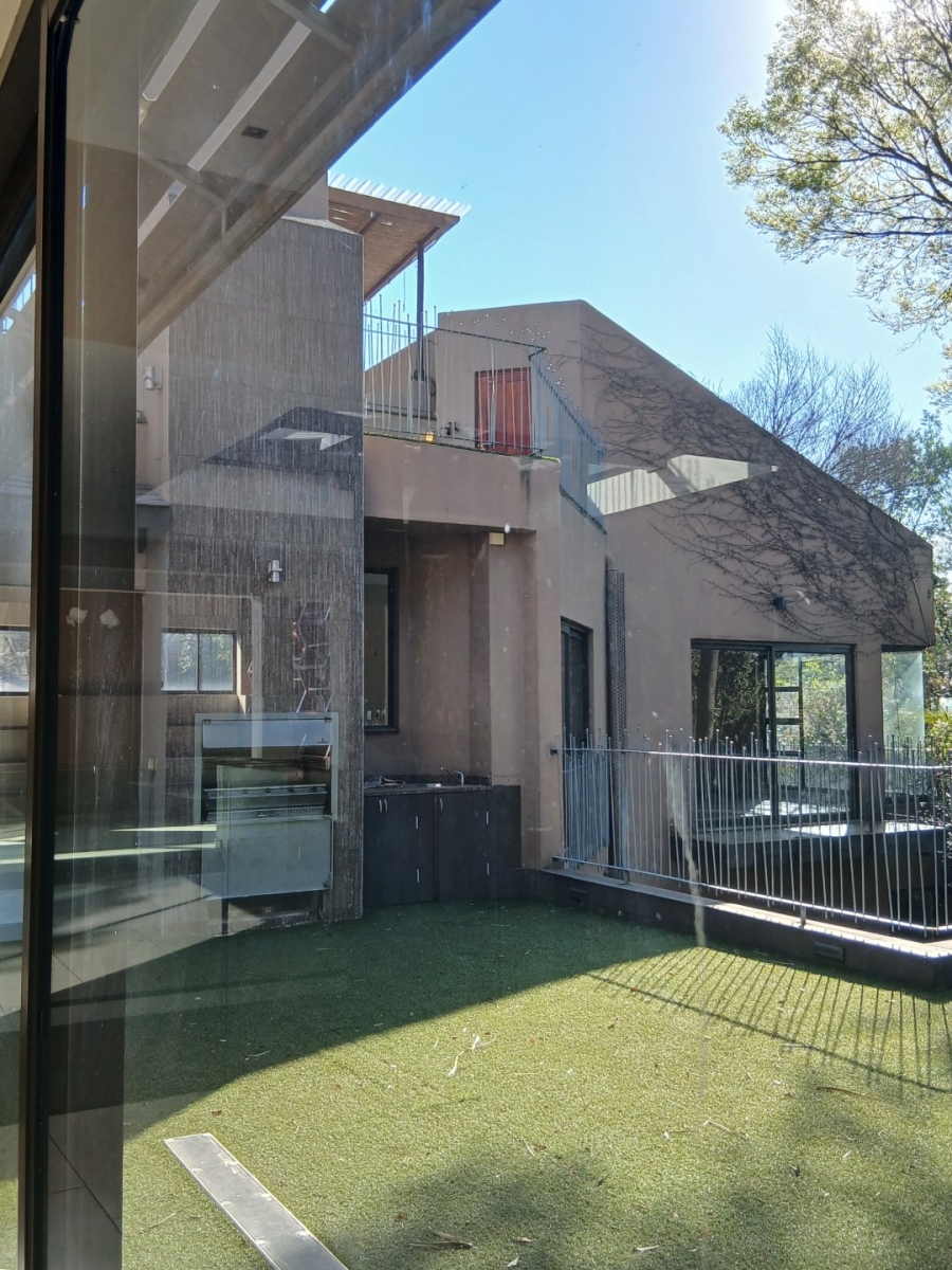 6 Bedroom Property for Sale in Atholl Gauteng