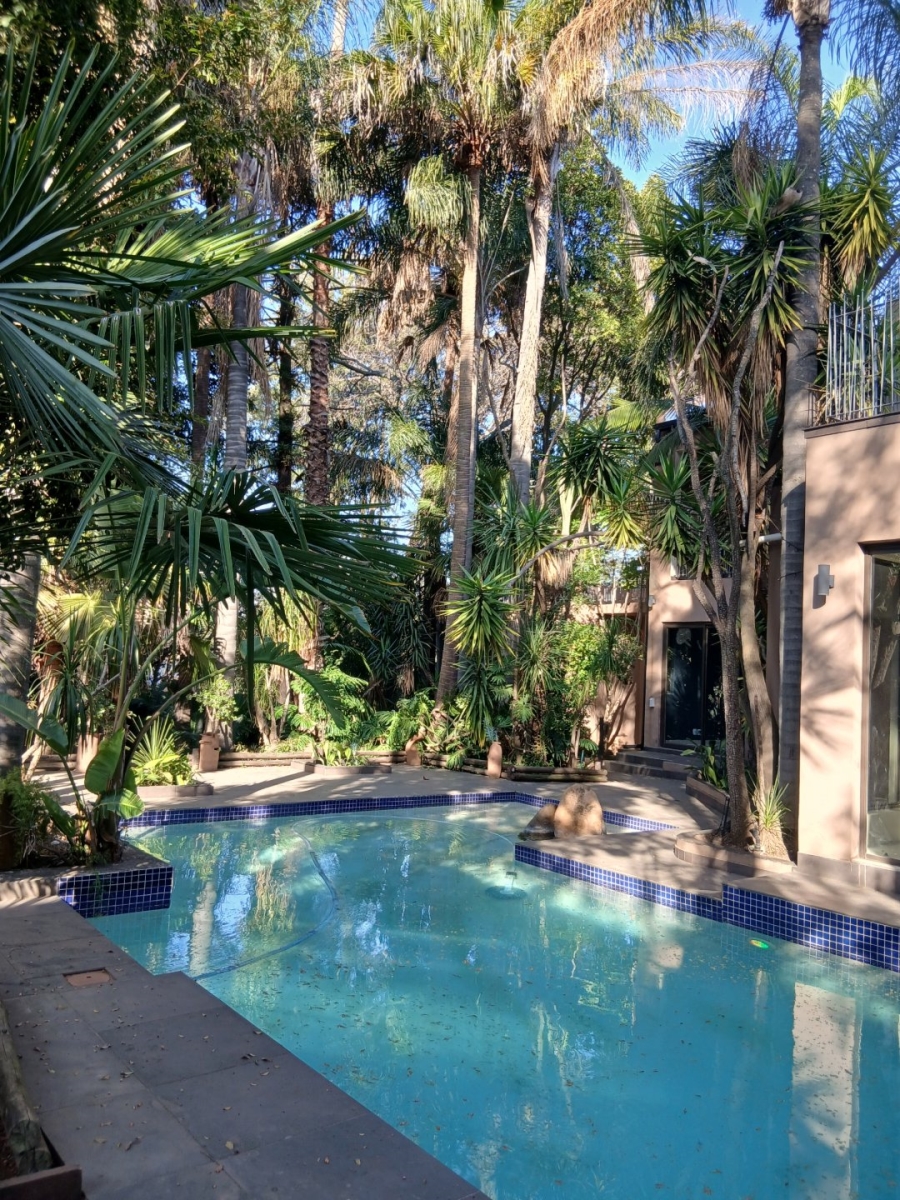 6 Bedroom Property for Sale in Atholl Gauteng