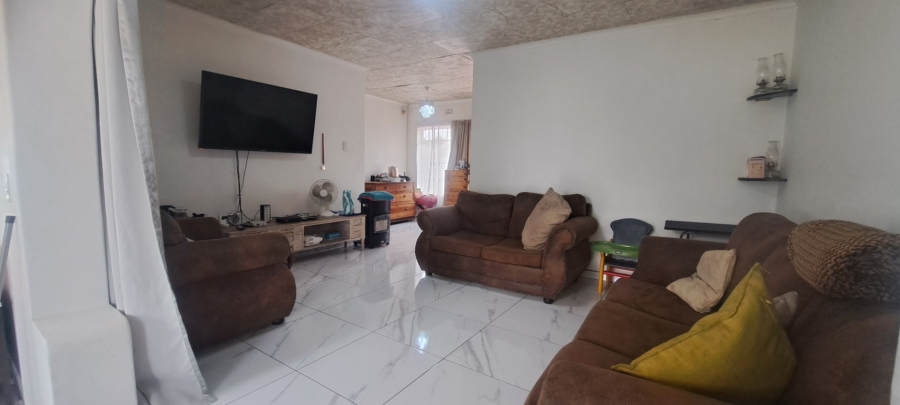 To Let 4 Bedroom Property for Rent in Croydon Gauteng