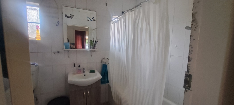 To Let 4 Bedroom Property for Rent in Croydon Gauteng