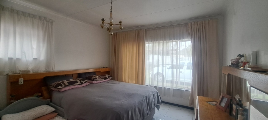 To Let 4 Bedroom Property for Rent in Croydon Gauteng