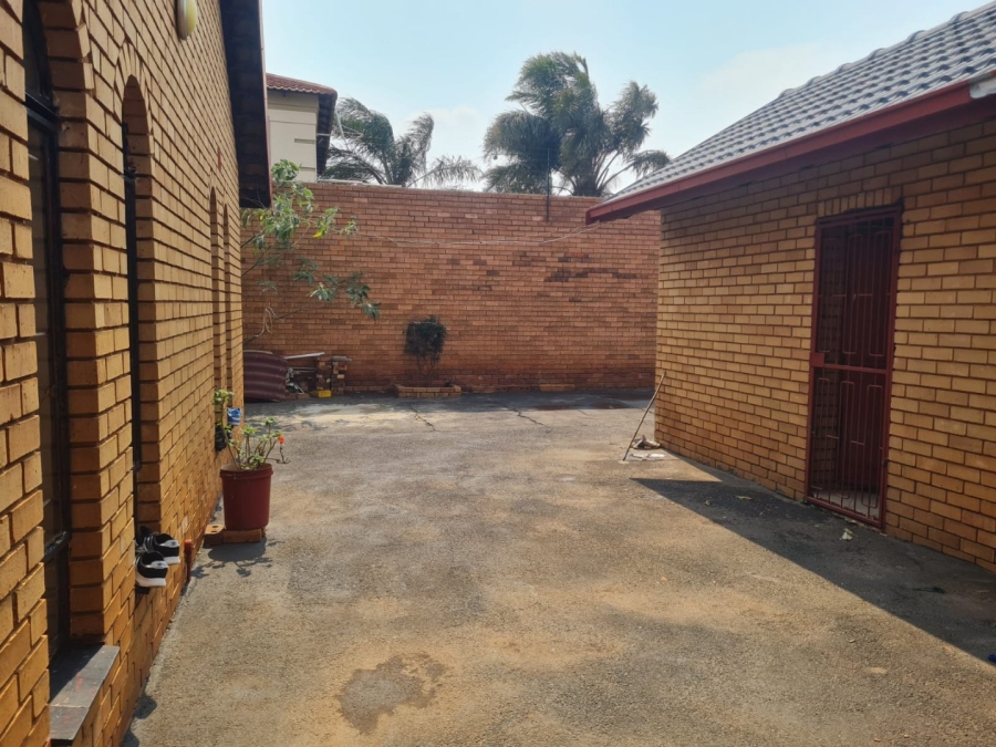 Bedroom Property for Sale in Lenasia Ext 2 Gauteng