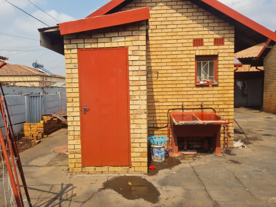  Bedroom Property for Sale in Lenasia Ext 2 Gauteng
