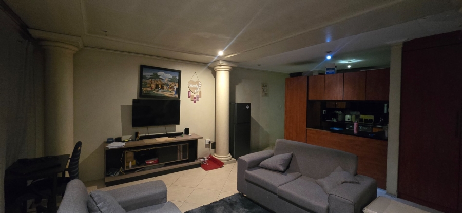 2 Bedroom Property for Sale in Die Hoewes Gauteng