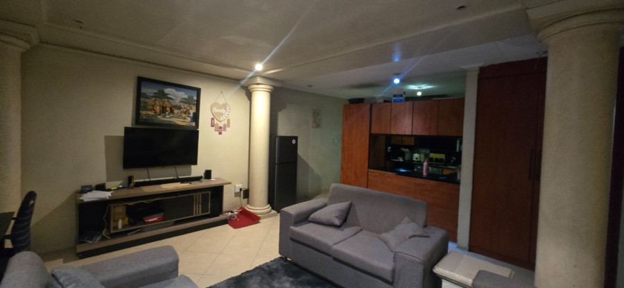 2 Bedroom Property for Sale in Die Hoewes Gauteng