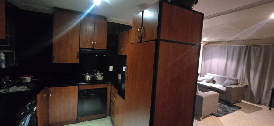2 Bedroom Property for Sale in Die Hoewes Gauteng
