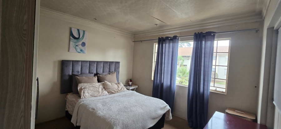 2 Bedroom Property for Sale in Die Hoewes Gauteng