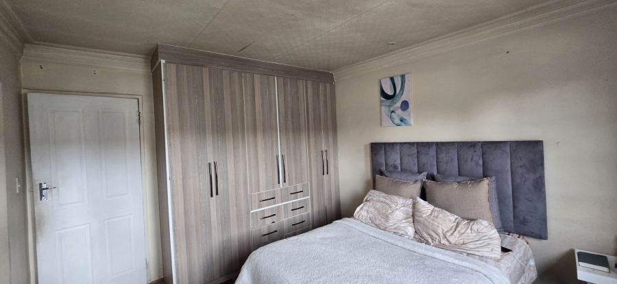 2 Bedroom Property for Sale in Die Hoewes Gauteng
