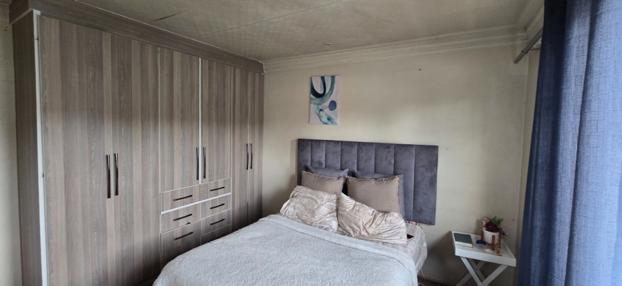 2 Bedroom Property for Sale in Die Hoewes Gauteng