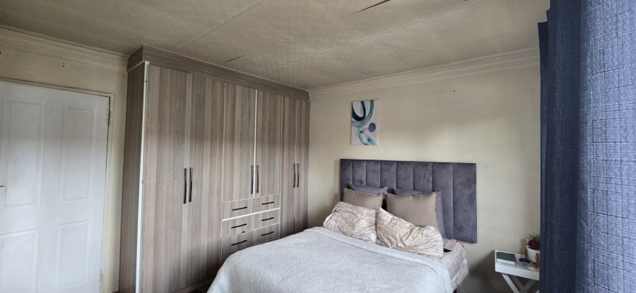 2 Bedroom Property for Sale in Die Hoewes Gauteng