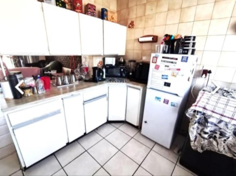 2 Bedroom Property for Sale in Dunnottar Gauteng