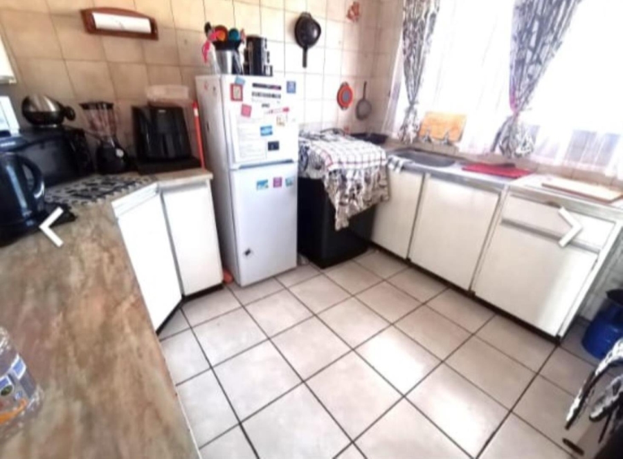2 Bedroom Property for Sale in Dunnottar Gauteng