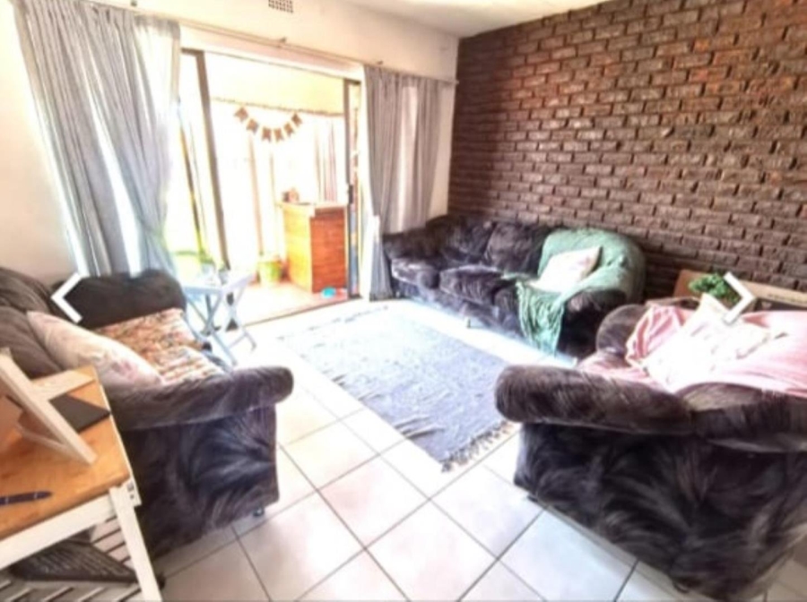 2 Bedroom Property for Sale in Dunnottar Gauteng