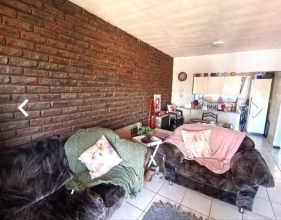 2 Bedroom Property for Sale in Dunnottar Gauteng