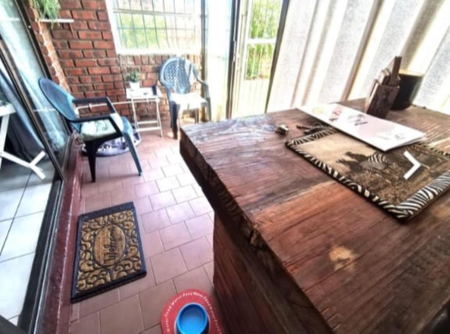 2 Bedroom Property for Sale in Dunnottar Gauteng
