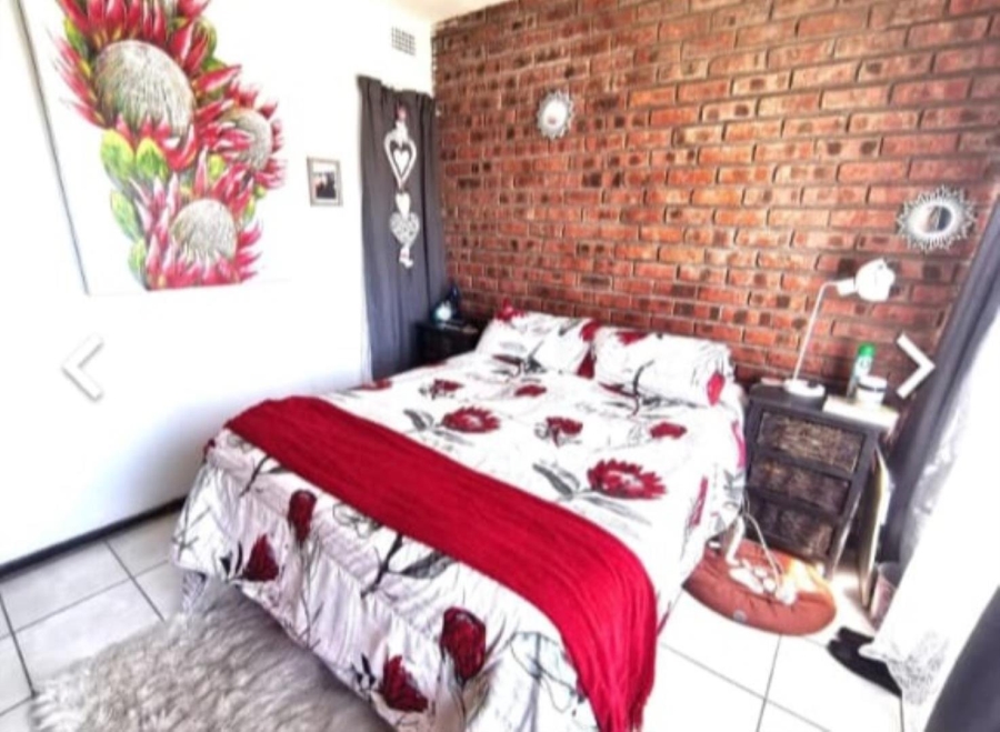 2 Bedroom Property for Sale in Dunnottar Gauteng
