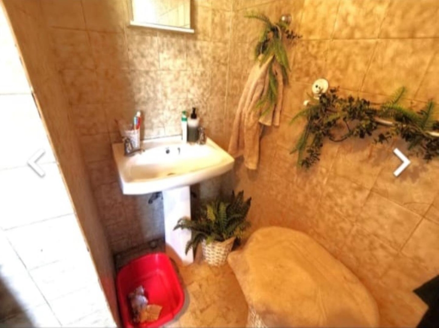 2 Bedroom Property for Sale in Dunnottar Gauteng