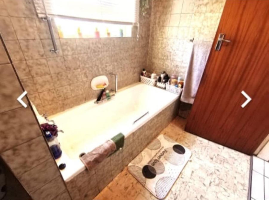 2 Bedroom Property for Sale in Dunnottar Gauteng