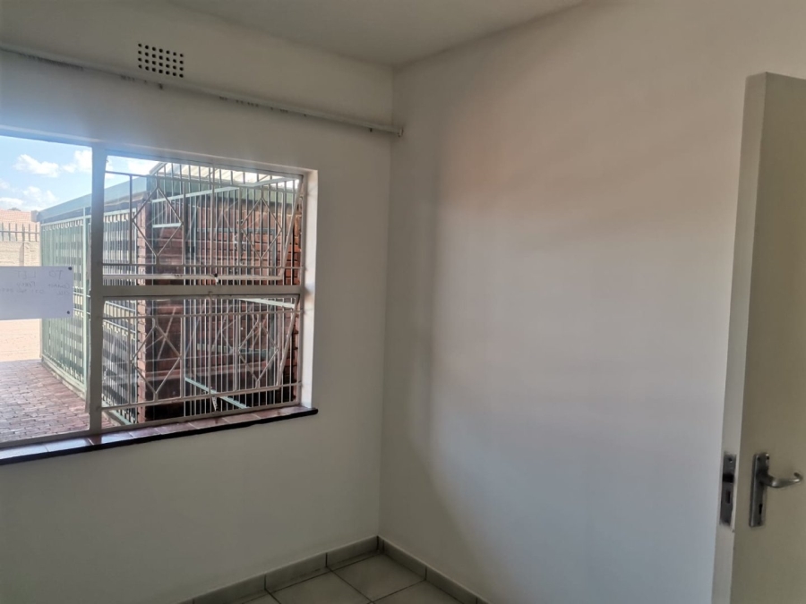 2 Bedroom Property for Sale in Dayanglen Gauteng