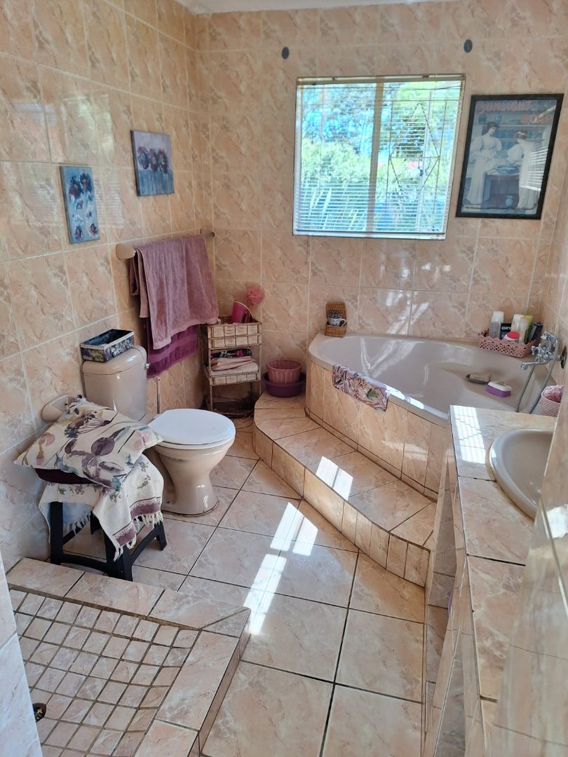 4 Bedroom Property for Sale in Selcourt Gauteng