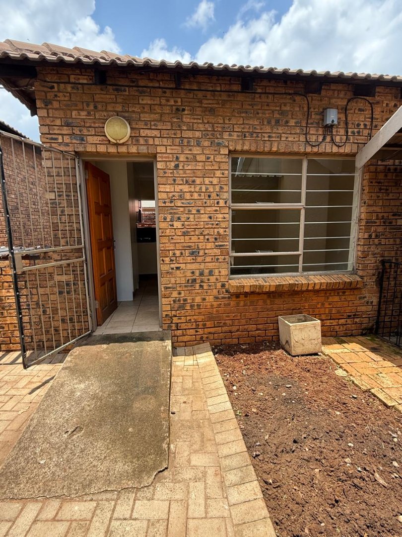 2 Bedroom Property for Sale in Greenhills Gauteng
