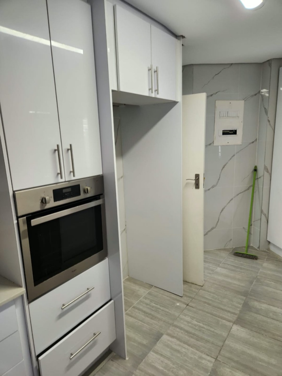 To Let 3 Bedroom Property for Rent in Sandown Gauteng
